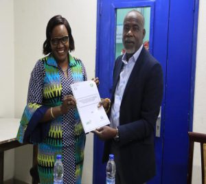 Dr. Kourouma Aïssata Touré, DG du LNSP et Dr Kroua Ehoulé, Directeur coordonnateur du PNPMT